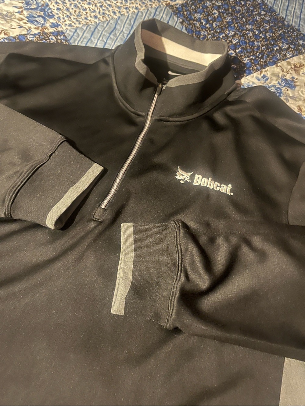 Nike 1/4 Zip Pullover Men’s XL With Bobcat Equipment Embroidery